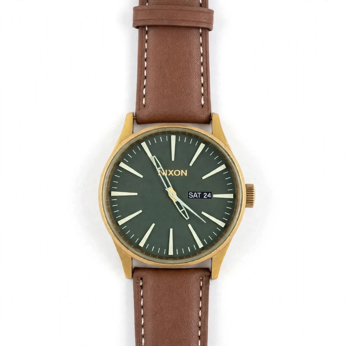 NIXON The Sentry SS – Brass Gold Case – Dark Forest Green Dial – Cream Markers – Day-Date SAT 24 – Brown Leather Strap with White Stitching – Brass Buckle – Vintage Minimal Watch – 100M
